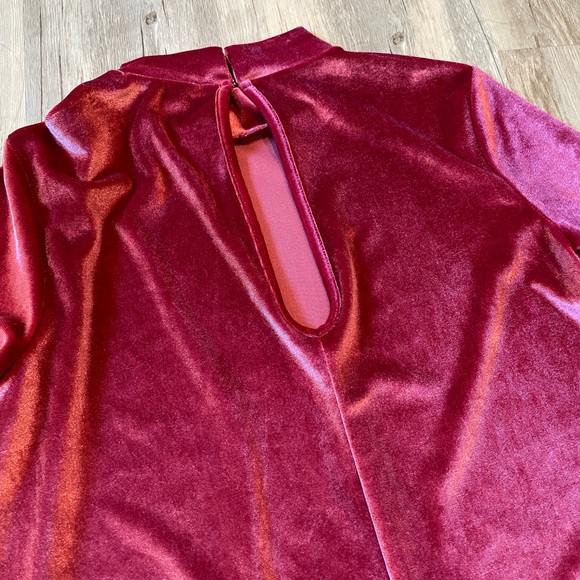 Red velvet dress - Picture 3 of 7